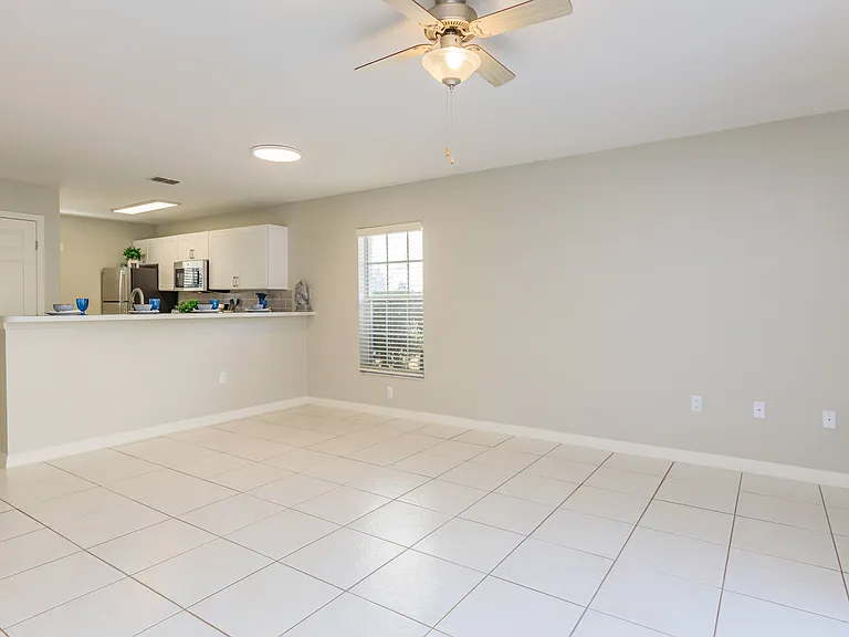 Carmendy Square Apartments — Photo 15