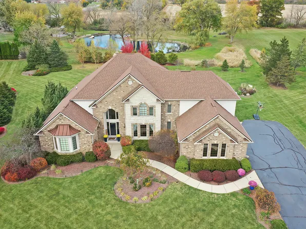 581 Birch Hollow Dr, Antioch, IL 60002