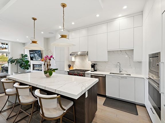 3rd image of 1942 N Sheffield Ave #2