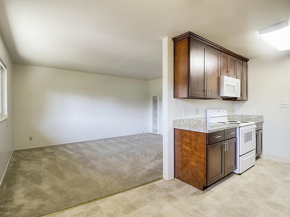 3rd image of 3745 Miramar Way APT 6