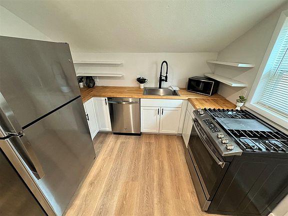 5th image of 20 Vandine Pl NE