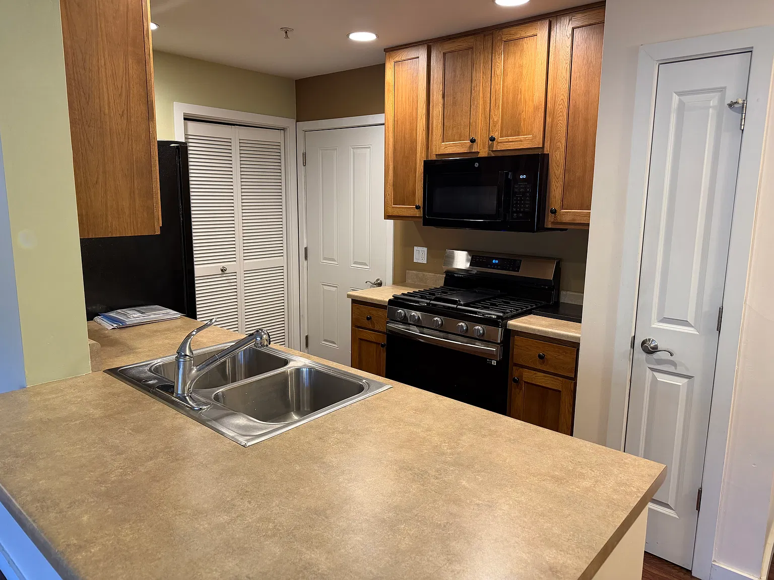 1 bed, 736 sqft, $1,800 — Photo 3