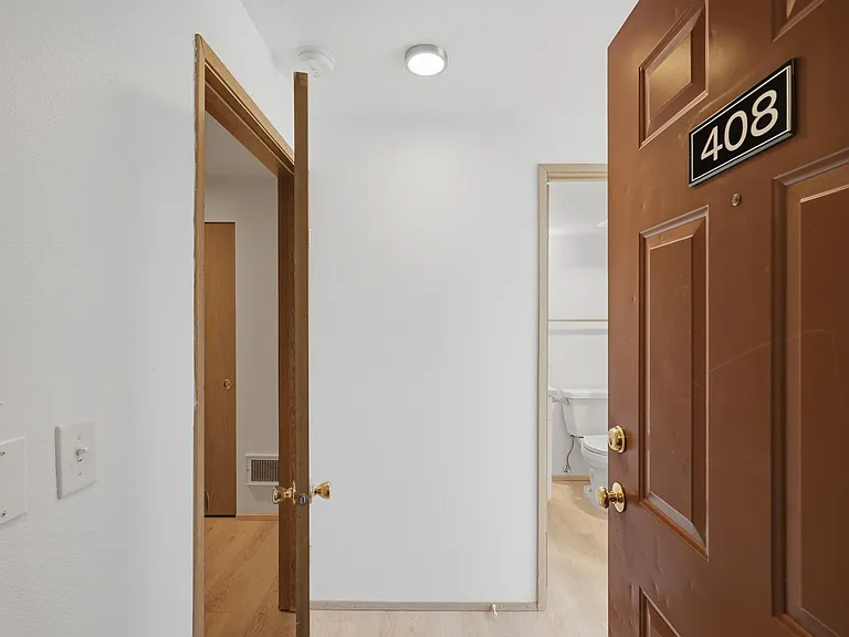 Fremont Court — Photo 17
