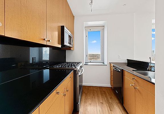 5th image of 524 E 72nd St APT 33AG