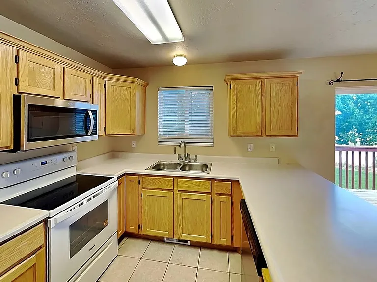 10215 N Forest Creek Dr — Photo 4