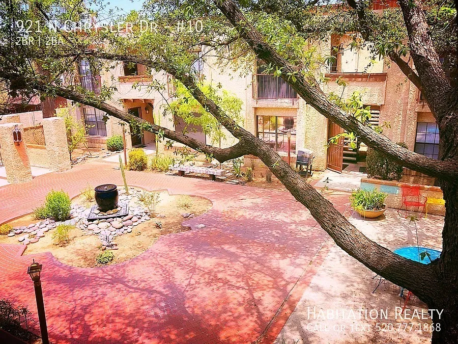 Building Photo - 921 N Chrysler Dr #10