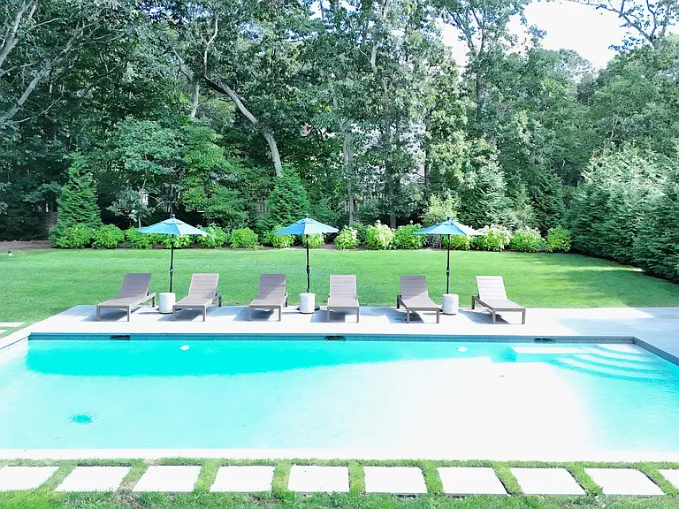 Woodcrest Dr — Photo 4