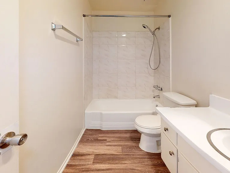 14800 S. Berendo — Photo 11