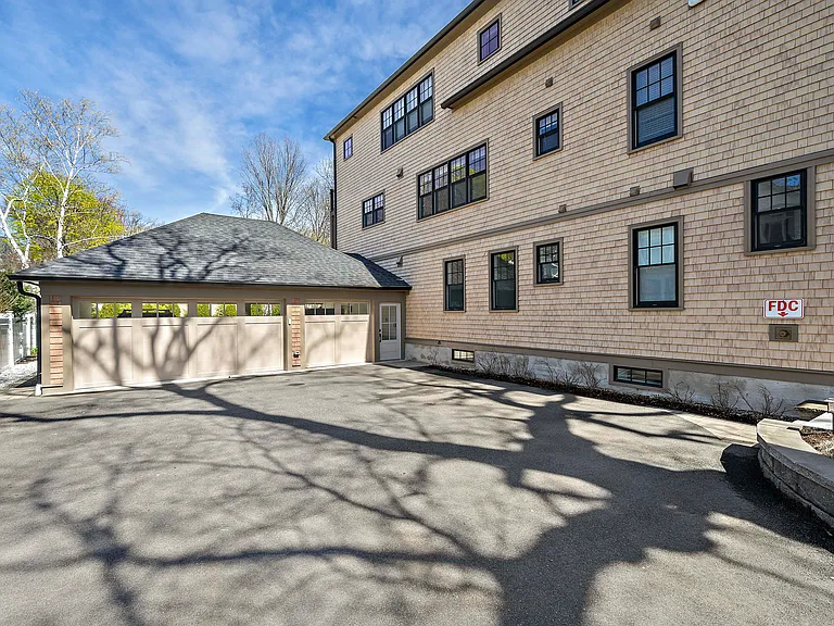 144 Linden St #2 — Photo 23