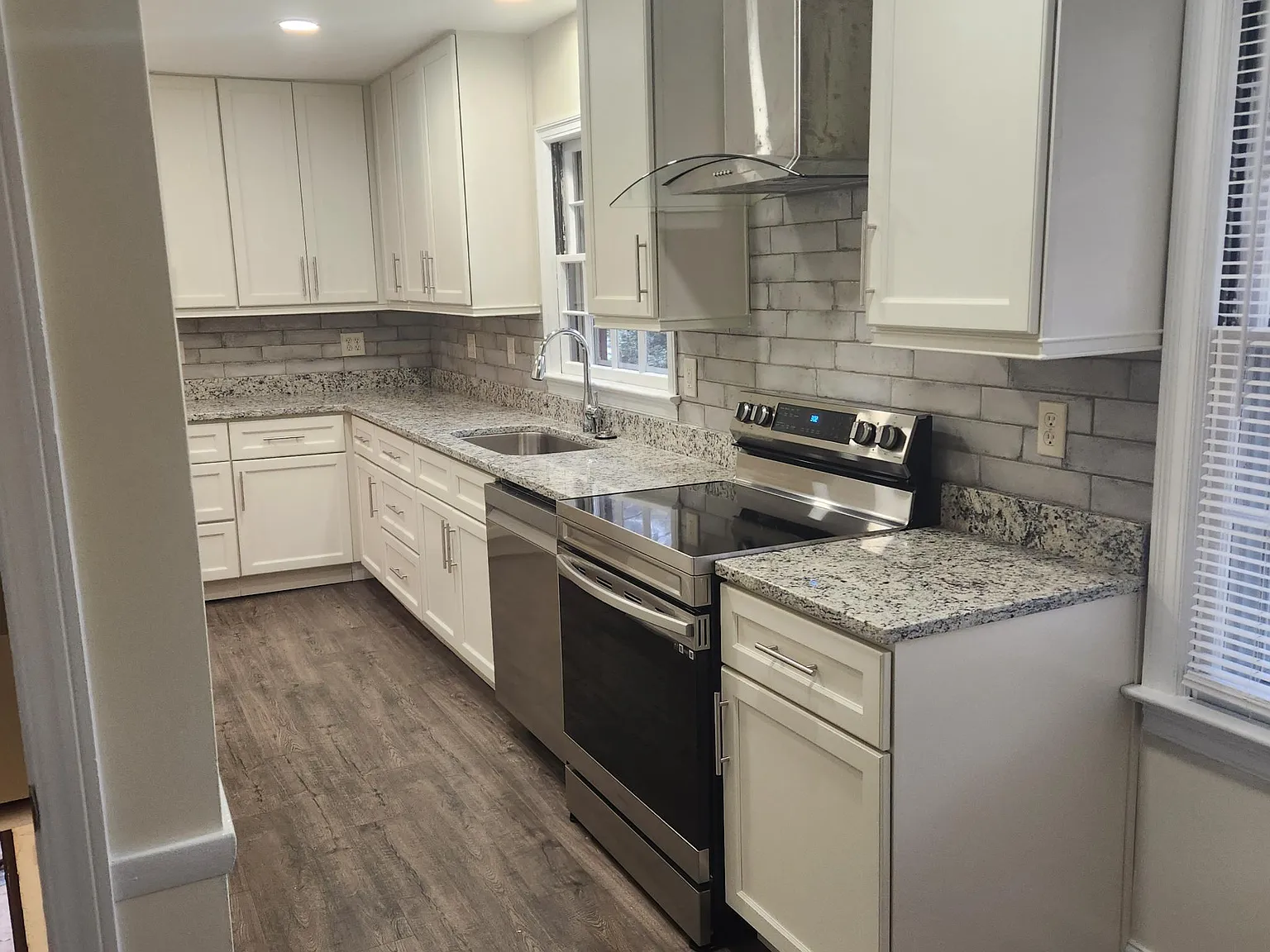 3 bed, 1800 sqft, $2,975 — Photo 3