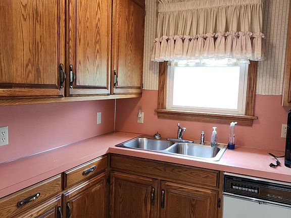 5th image of 574 Maurus St