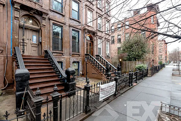 Rented by EXR | media 44