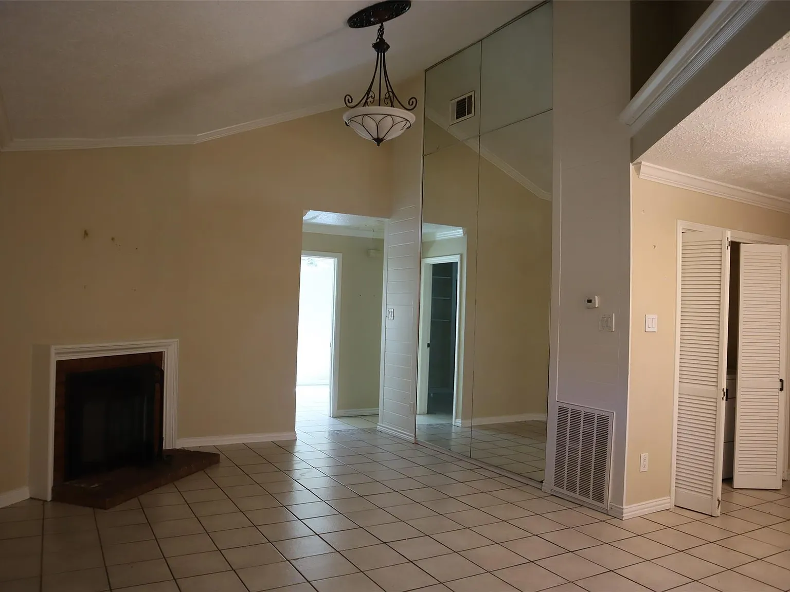 3 bed, 2.0 bath, 1523 sqft, $1,700 — Photo 2