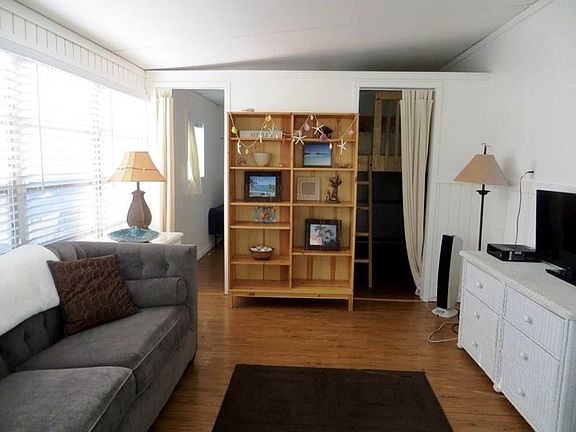 5th image of 701 Spanish Main Dr #648