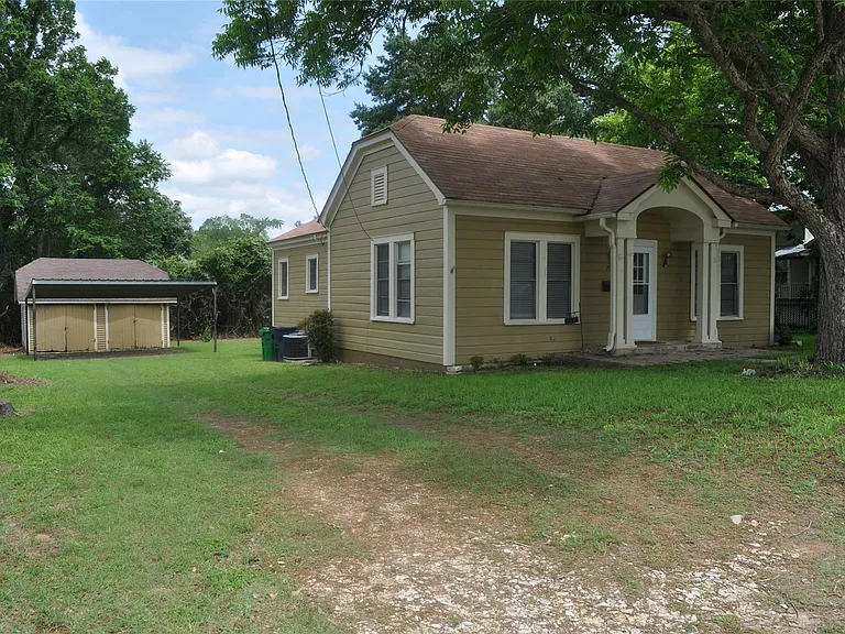 701 Clinton St — Photo 3