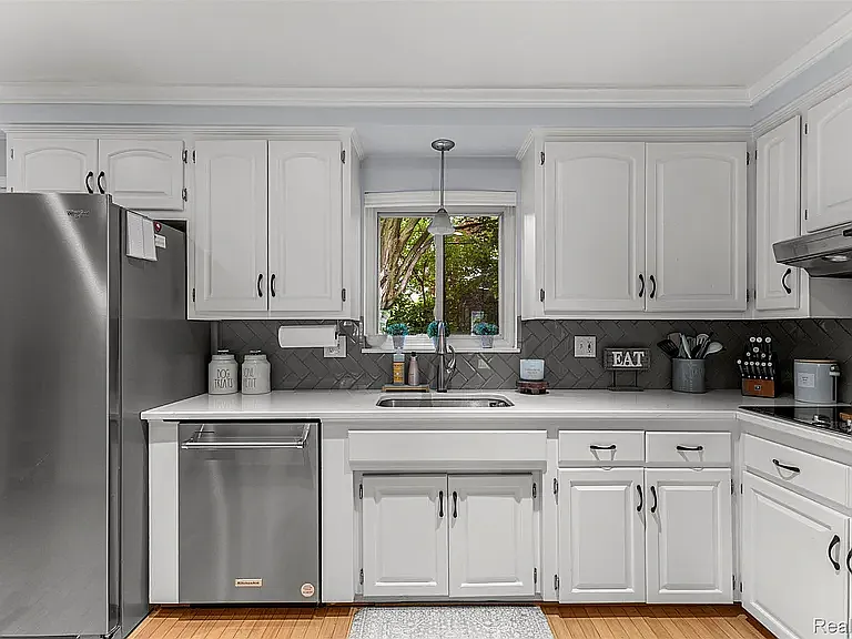 520 Byron St — Photo 10