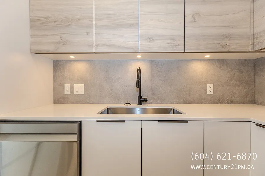 3 bed, 2.0 bath, 1000 sqft, $2,300 — Photo 2