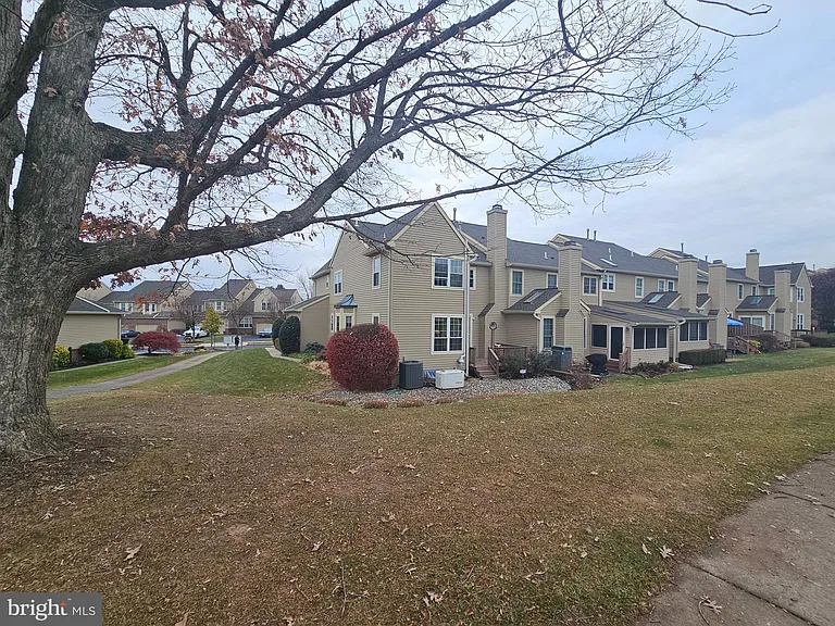 223 Pinecrest Ln — Photo 30