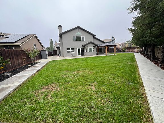 5th image of 827 Notre Dame Dr