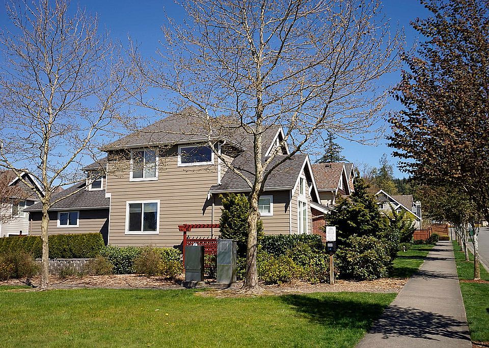 1st image of 2481 NE Laurelwood Ln