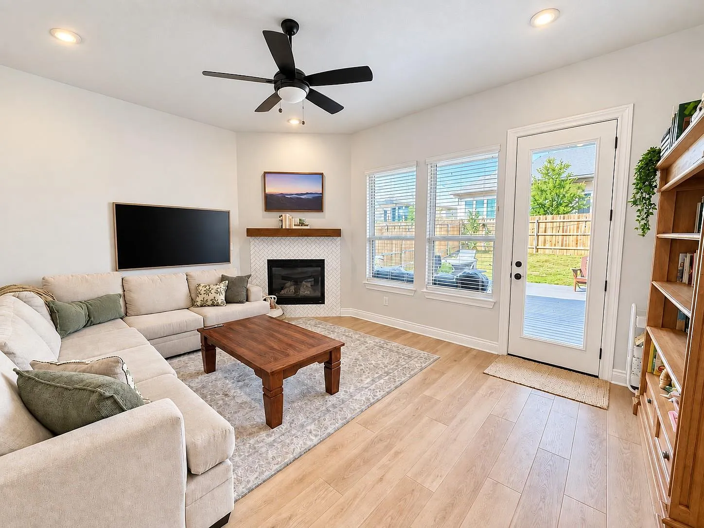 3 bed, 2.0 bath, 1739 sqft, $2,800 — Photo 3