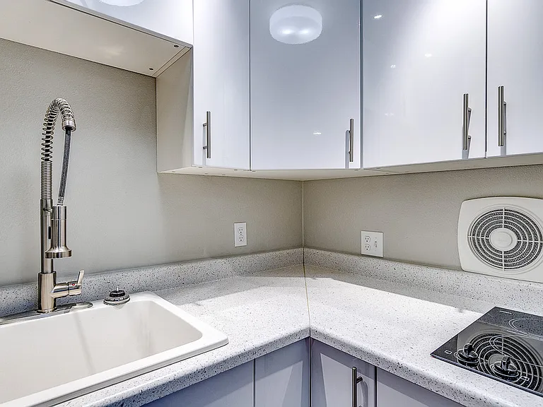 1140 Wing Point Way NE #B — Photo 10