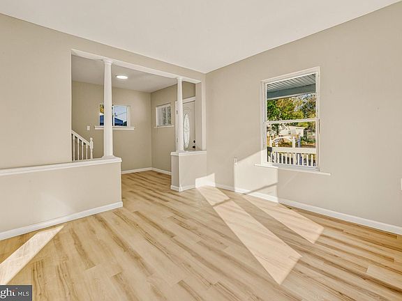 3rd image of 739 E Montrose St