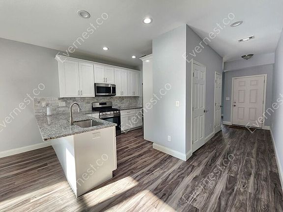 3rd image of 2148 Lilac Ln