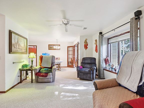 5th image of 100 Oxford Ln #100