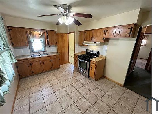 2nd image of 15513 Walvern Blvd