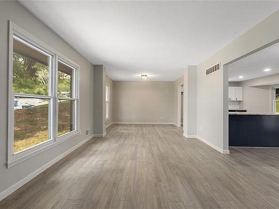 3rd image of 11301 E Park St
