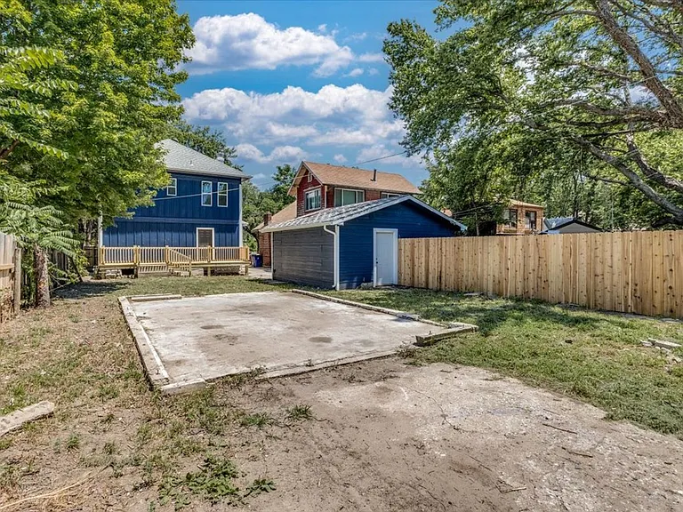1227 N Lewellen Ave — Photo 28