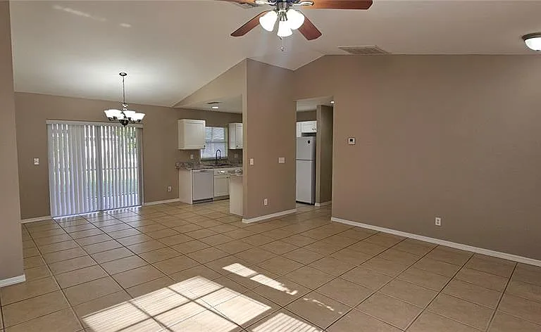 3740 SW Santa Barbara Place Cpe — Photo 4