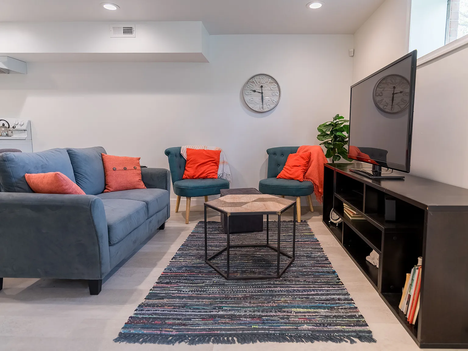 2 bed, 850 sqft, $1,950 — Photo 2