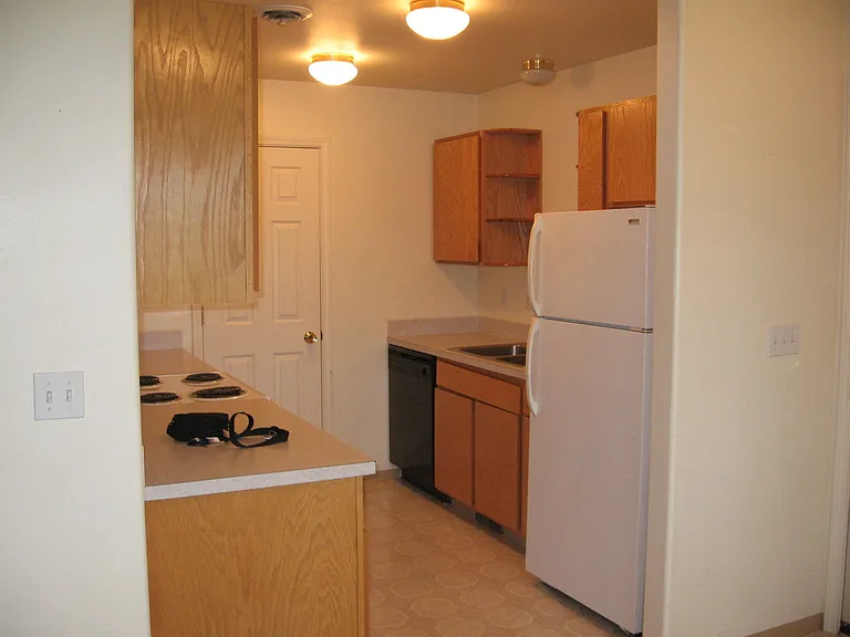 1740 White Ave — Photo 3