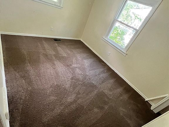5th image of 3295 Spring Valley Dr