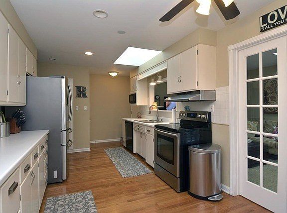 3rd image of 414 W Elm St