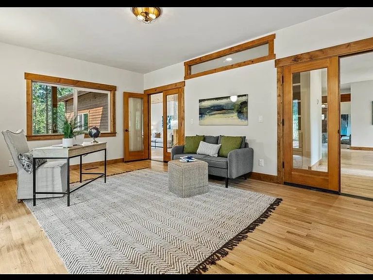 10915 Royal Crest Dr — Photo 19