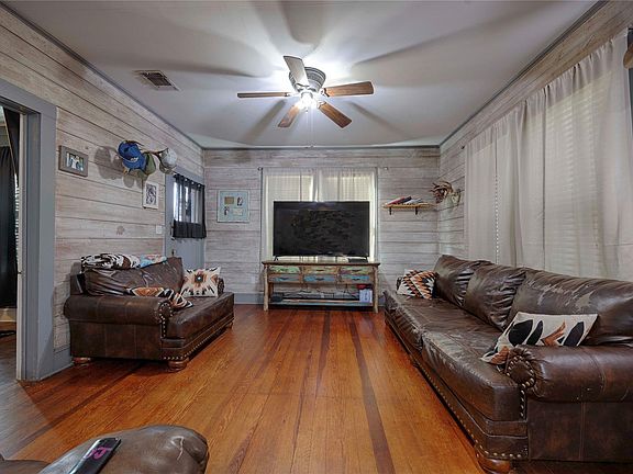 3rd image of 309 Anderson St