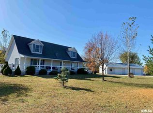 11422 Ogden St, Petersburg, IL 62675