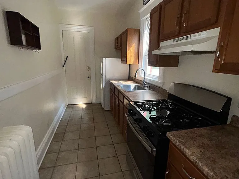 52 Rowley St — Photo 4