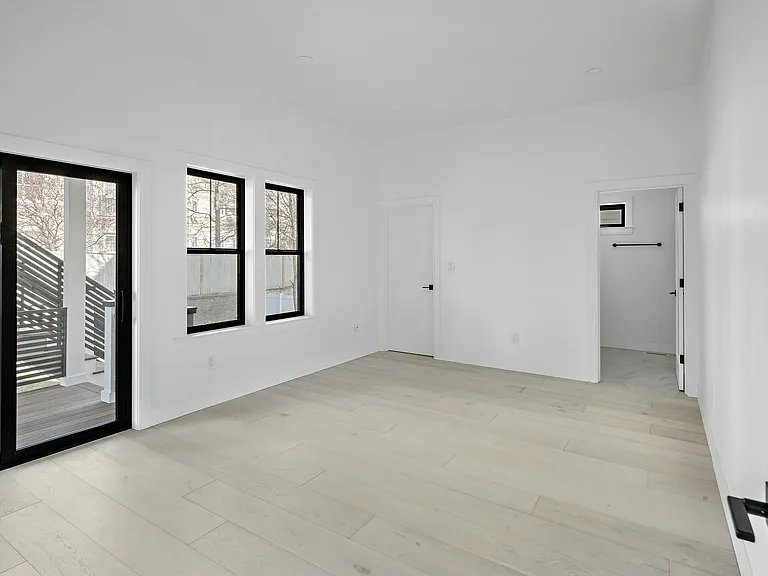 21 Woodbine St #21 — Photo 14