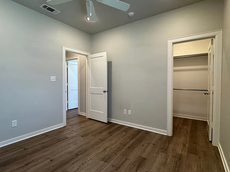 Hillside — Photo 15