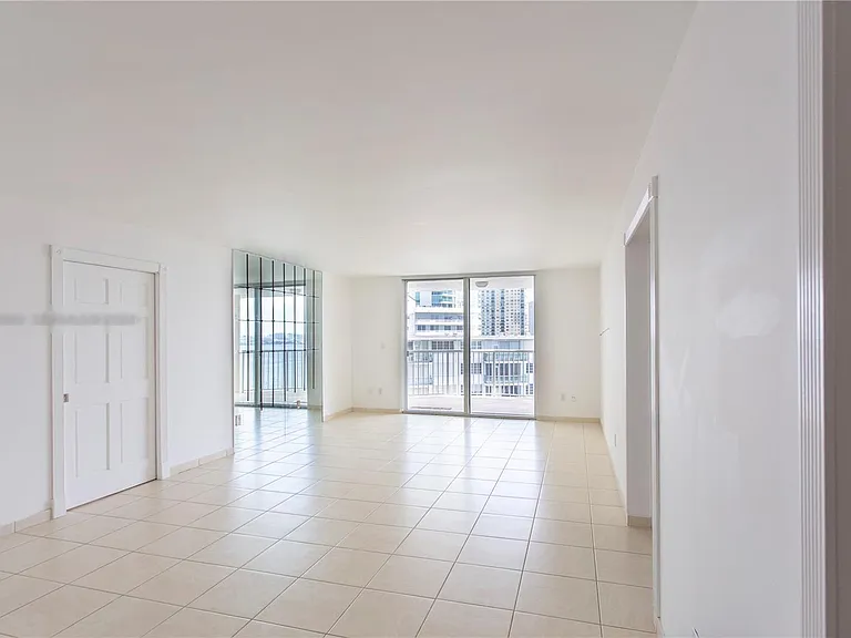 1420 Brickell Bay Dr #1604 — Photo 5