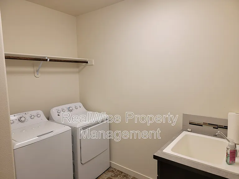 2482 NW Glen Oak Ave — Photo 12
