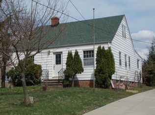 1583 Sunview Rd, Lyndhurst, OH 44124