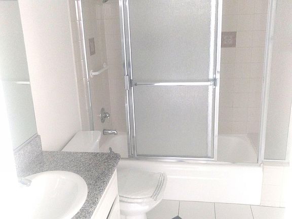 5th image of 1427 N Poinsettia Pl #1002