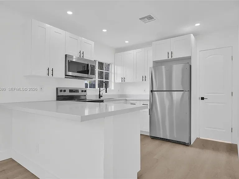 3430 NW 10th Ave #3430 — Photo 5