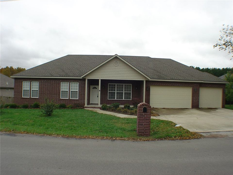 1st image of 6 Sandridge Dr
