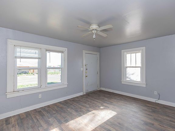 4th image of 821 S Travis St #3